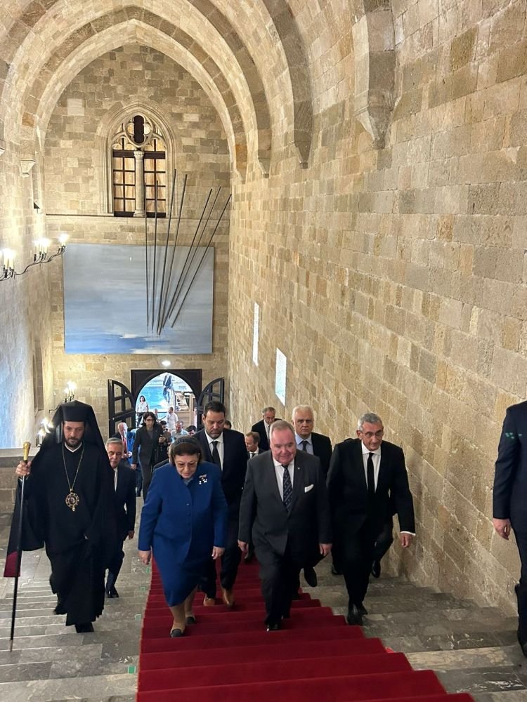 Το Παλάτι του Μεγάλου Μαγίστρου στη Ρόδο αποτελεί σήμα κατατεθέν του νησιού και το σημαντικότερο ίσως μνημείο της Ιπποτοκρατίας