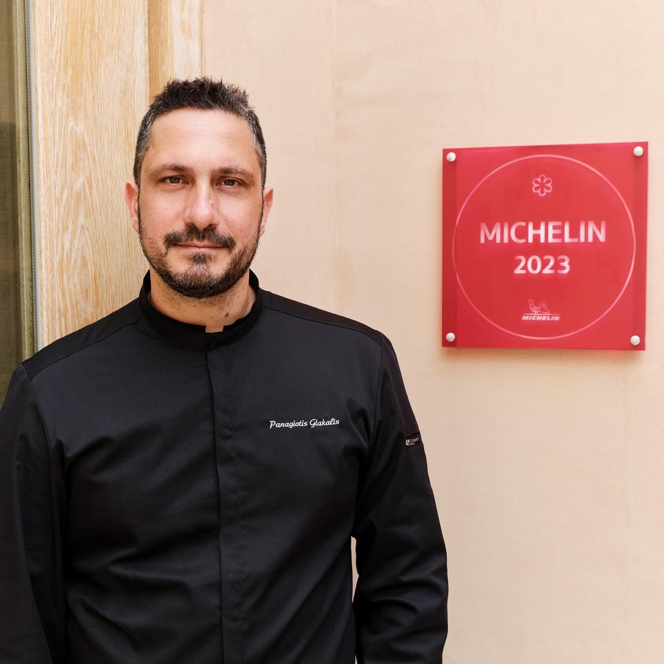 Ο βραβευμένος με αστέρι Michelin (για το fine dining εστιατόριο Patio) Παναγιώτης Γιακαλής, είναι μεταξύ άλλων ο executive chef και του Okio στο Σύνταγμα / Φωτογραφία: panagiotisgiakalis/Instagram