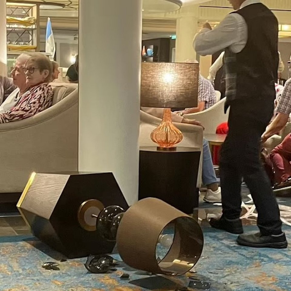 Χάος μέσα στο κρουαζιερόπλοιο