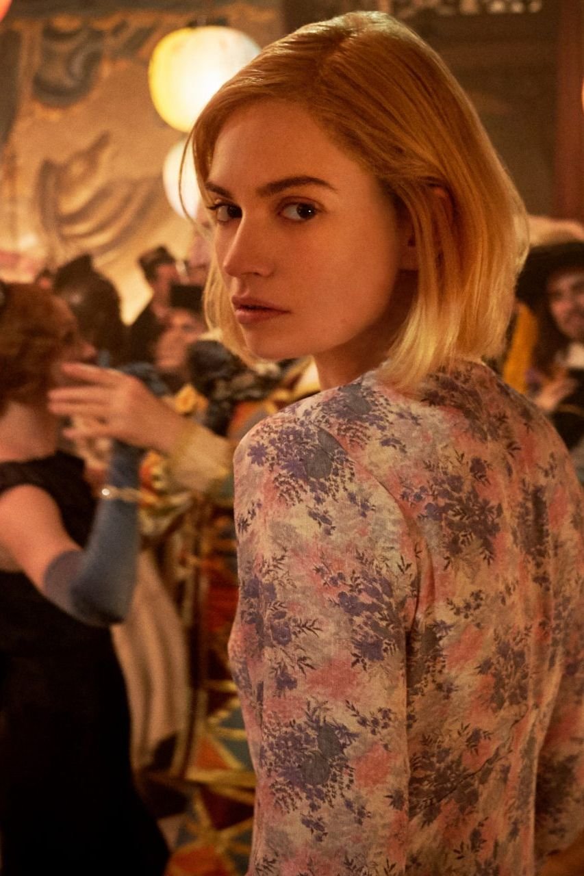 Η Λίλι Τζέιμς στην ταινία «Ρεμπέκα» του Netflix (2020)