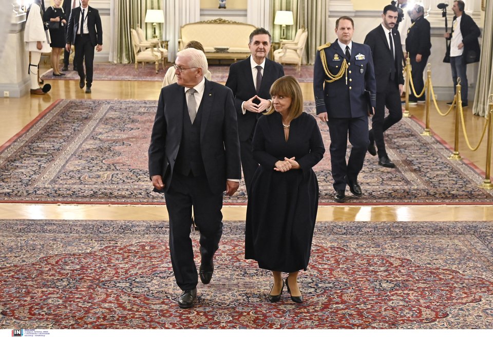 Η Πρόεδρος της Δημοκρατίας Κατερίνα Σακελλαροπούλου υποδέχεται στο Προεδρικό Μέγαρο τον Πρόεδρο της Γερμανίας, Φρανκ-Βάλτερ Σταϊνμάιερ / Φωτογραφία: Intimenews-ΒΛΑΣΣΟΠΟΥΛΟΥ ΙΣΜΗΝΗ