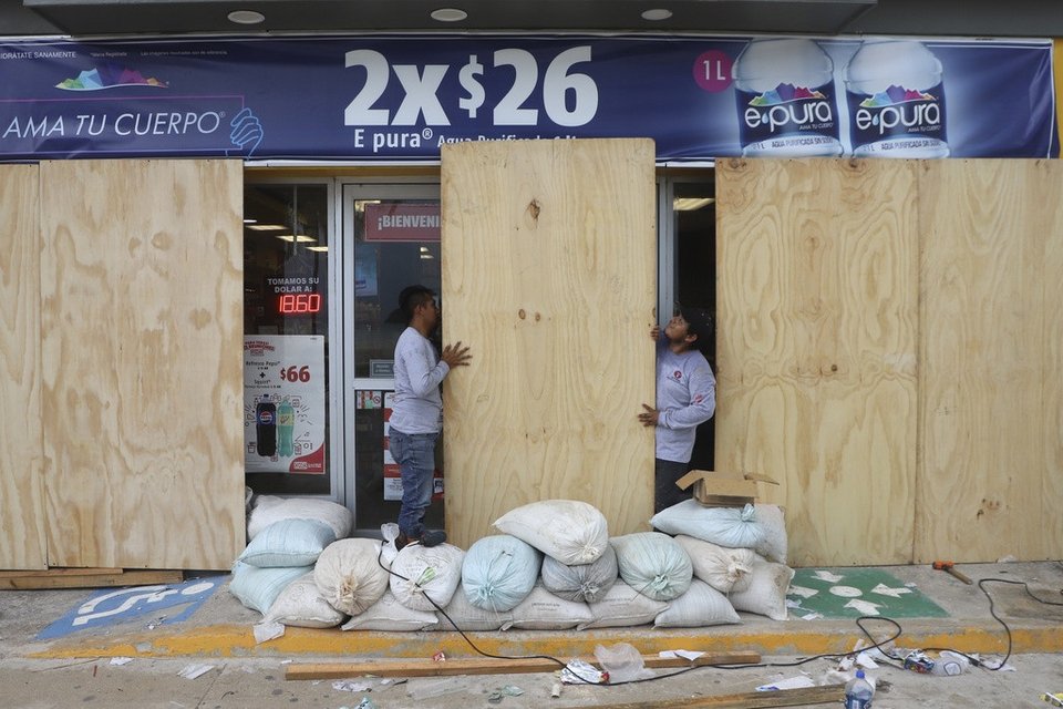 Ουρές στο Ορλάντο για να προμηθευτούν οι κάτοικοι σακιά με άμμο / Φωτογραφία: X