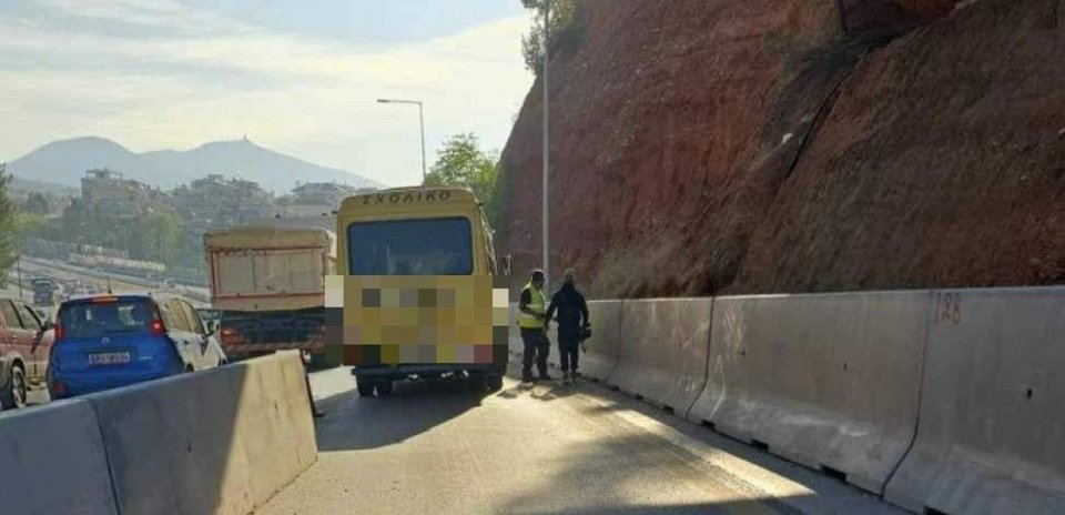 Το σχολικό λεωφορείο στο οποίο άνοιξε πυροσβεστήρας / makthes.gr