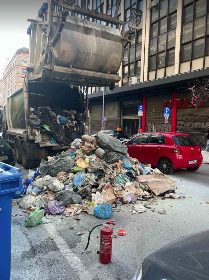 Ηλεκτρικό πατίνι προκάλεσε φωτιά σε απορριμματοφόρο στη Θεσσαλονίκη / Φωτογραφία: grtimes.gr