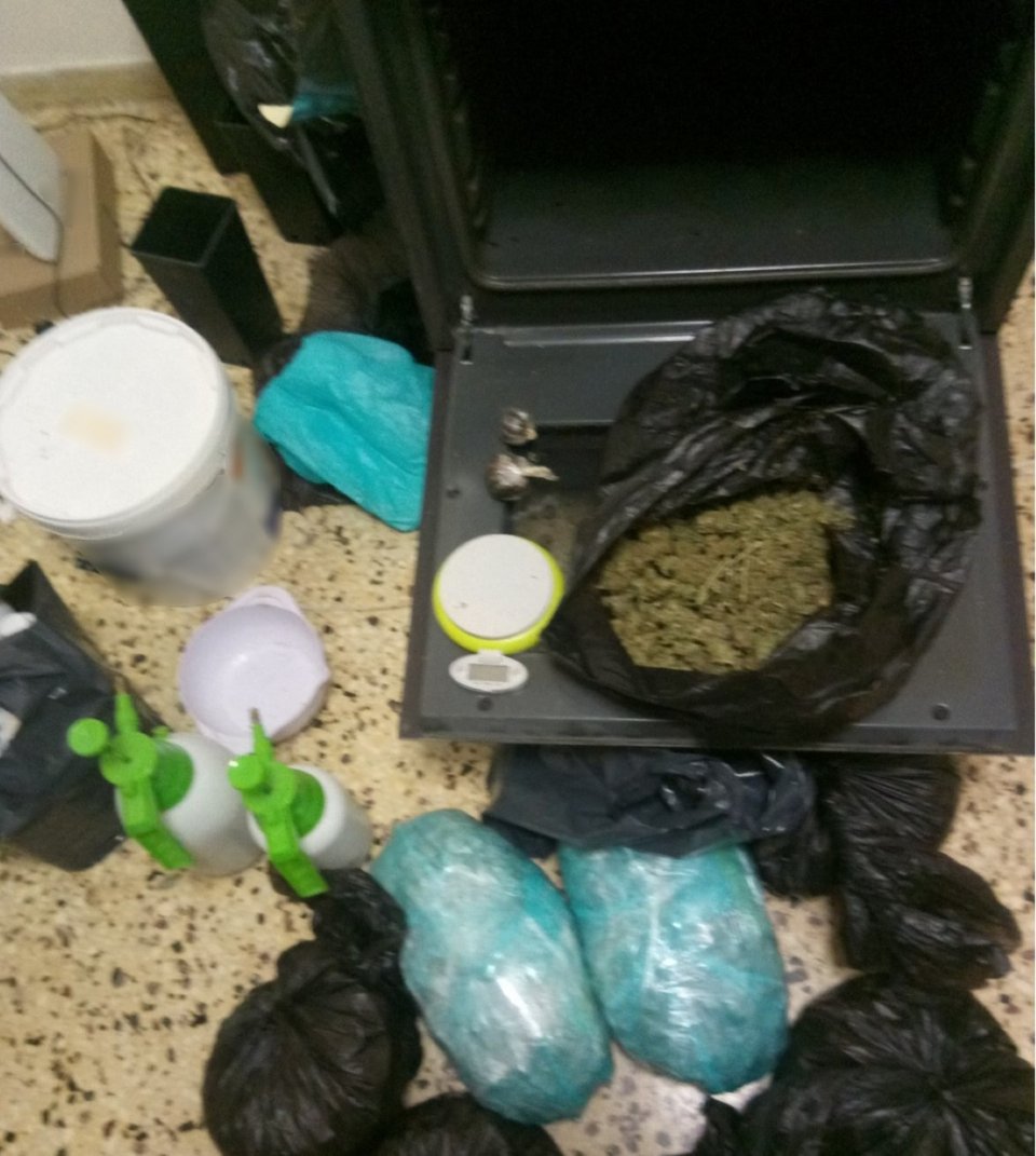 Έκρυβαν τα ναρκωτικά στον φούρνο