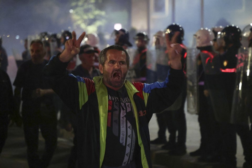 Αλβανός διαδηλωτής κατά του Έντι Ράμα / Φωτογραφία AP
