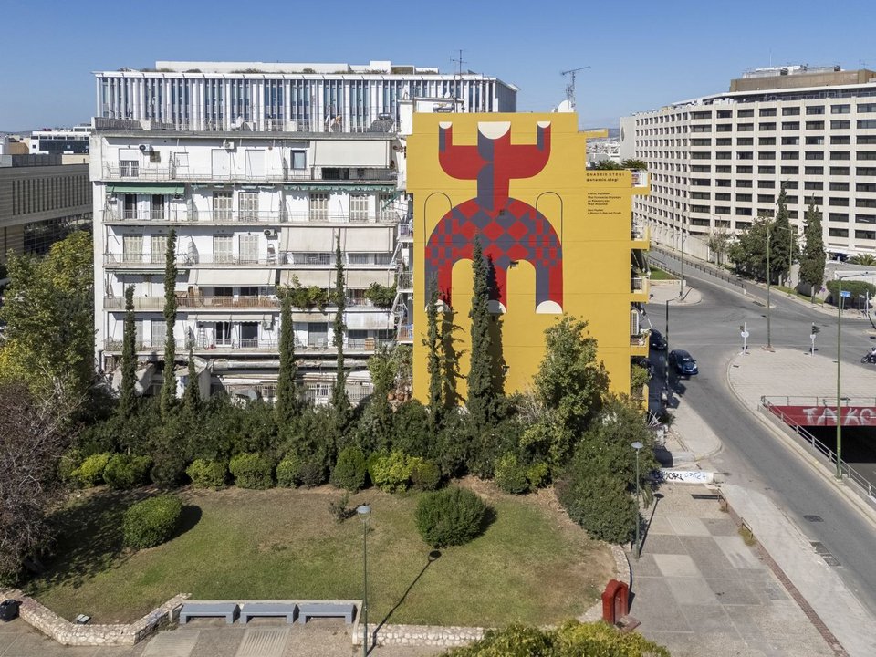 Για άλλη μια φορά ο πολιτισμός βγαίνει από τη Στέγη και διατρέχει την πόλη. Βάζει χρώμα στους τοίχους της και αγκαλιάζει το αστικό τοπίο