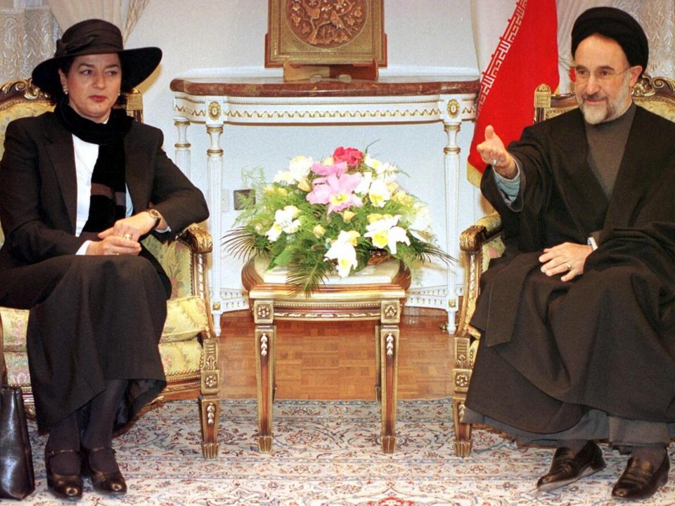 Η Βάσω Παπανδρέου στο Ιράν, όπου είχε αρνηθεί να φορέσει μαντίλα 