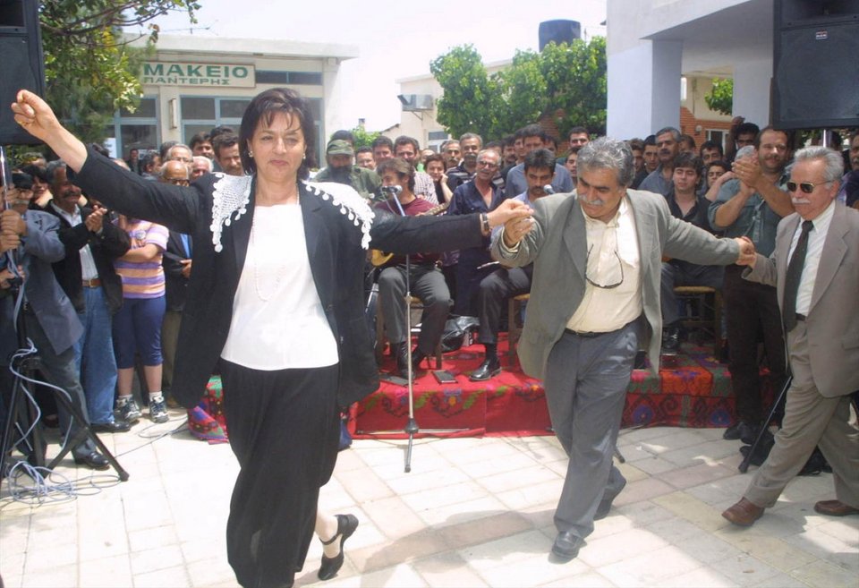 Η Βάσω Παπανδρέου χορεύοντας παραδοσιακούς χορούς