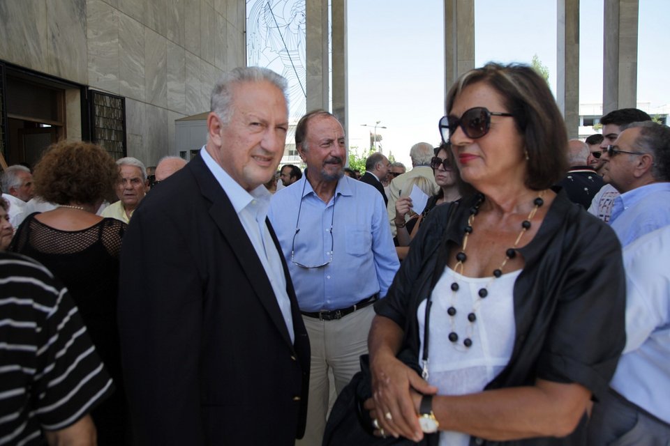 Βάσω Παπανδρέου και Κώστας Σκανδαλίδης στην κηδεία του Λάμπρου Κανελλόπουλου το 2015