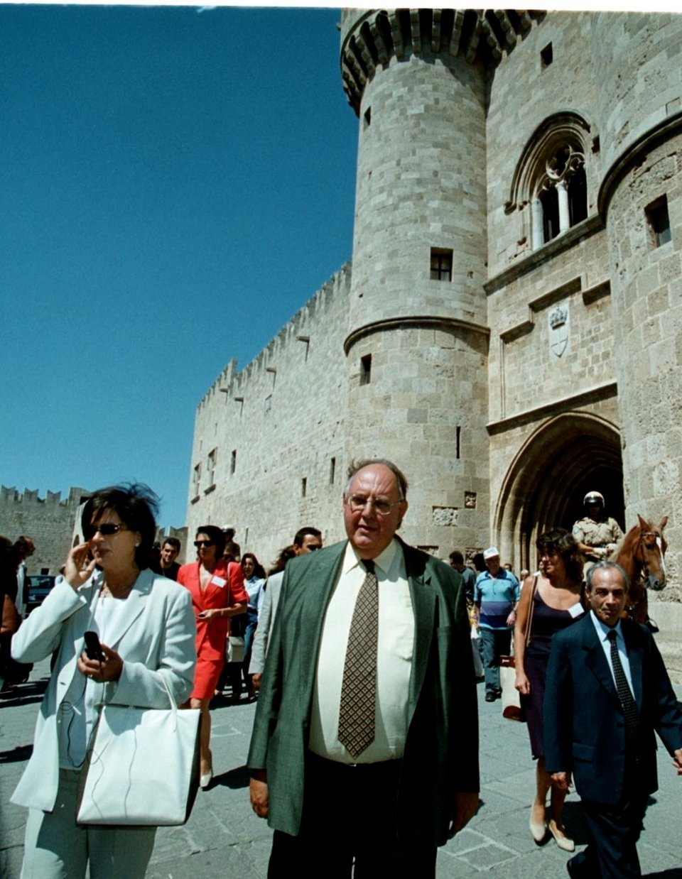 Η Βάσω Παπανδρέου με τον θόδωρο Πάγκαλο στη Ρόδο το 2000