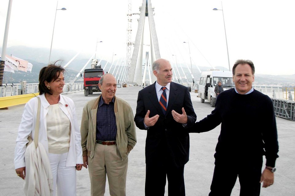 Κώστας Σημίτης, Γιώργος Παπανδρέου, Κώστας Λαλιώτης και Βάσω Παπανδρέου στα εγκαίνια της γέφυρας Ρίου-Αντιρρίου