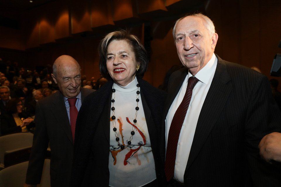 Η τελευταία δημόσια φωτογραφία της Βάσως Παπανδρέου μαζί με Κώστα Σημίτη και Μιλτιάδη Παπαϊωάννου στην παρουσίαση του βιβλίου του τελευταίου «Η περιπέτεια της Δικαιοσύνης», το 2019 (EUROKINISSI / ΓΙΑΝΝΗΣ ΠΑΝΑΓΟΠΟΥΛΟΣ)