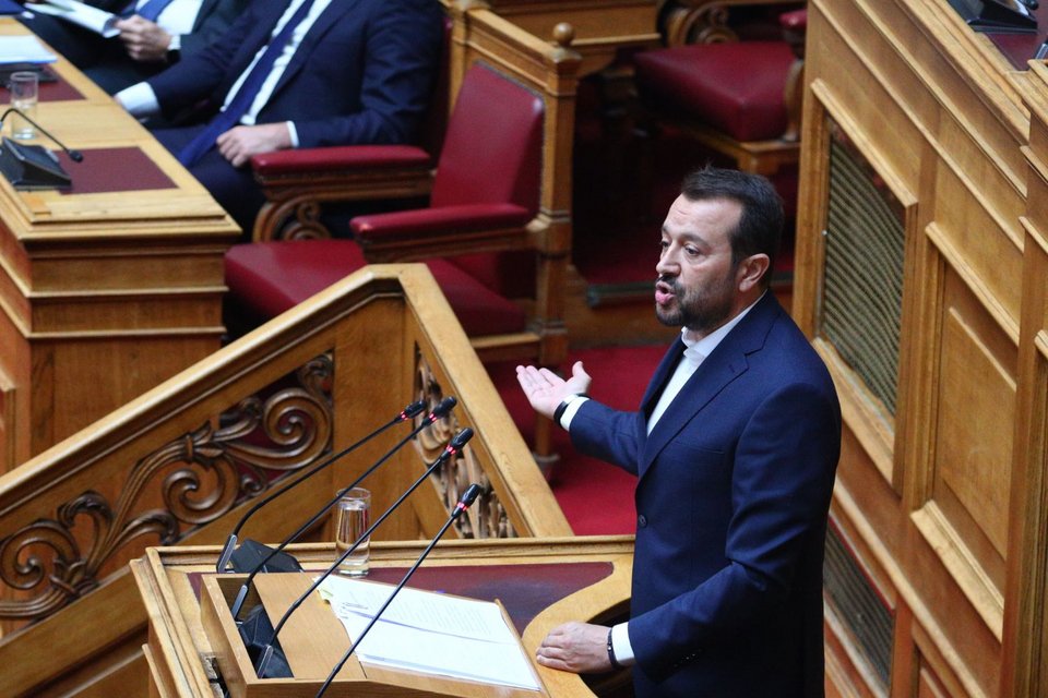 Ο πρωθυπουργός απουσίαζε από την αίθουσα της Ολομέλειας της Βουλής κατά την ομιλία του Νίκου Παππά