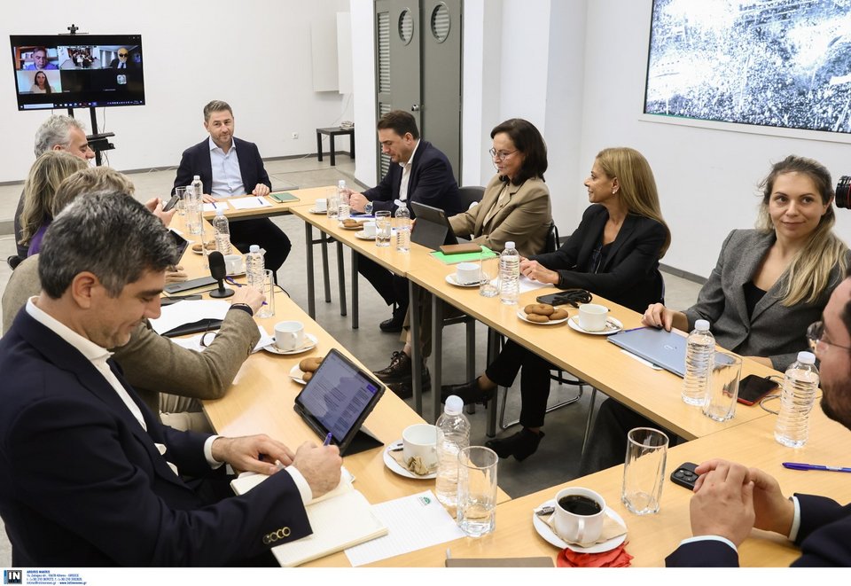 Η συνεδρίαση του Πολιτικού Κέντρου του ΠΑΣΟΚ