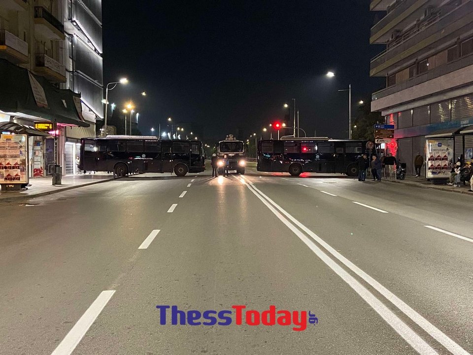 Θεσσαλονίκη: Επεισόδια με μολότοφ στην πορεία για το Πολυτεχνείο / thesstoday