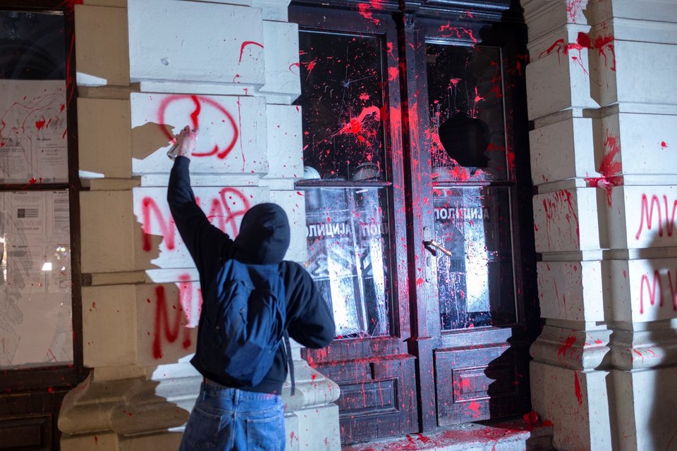 Σερβία: Επεισόδια σε διαδήλωση για το δυστύχημα στον σιδηροδρομικό σταθμό του Νόβι Σαντ / AP