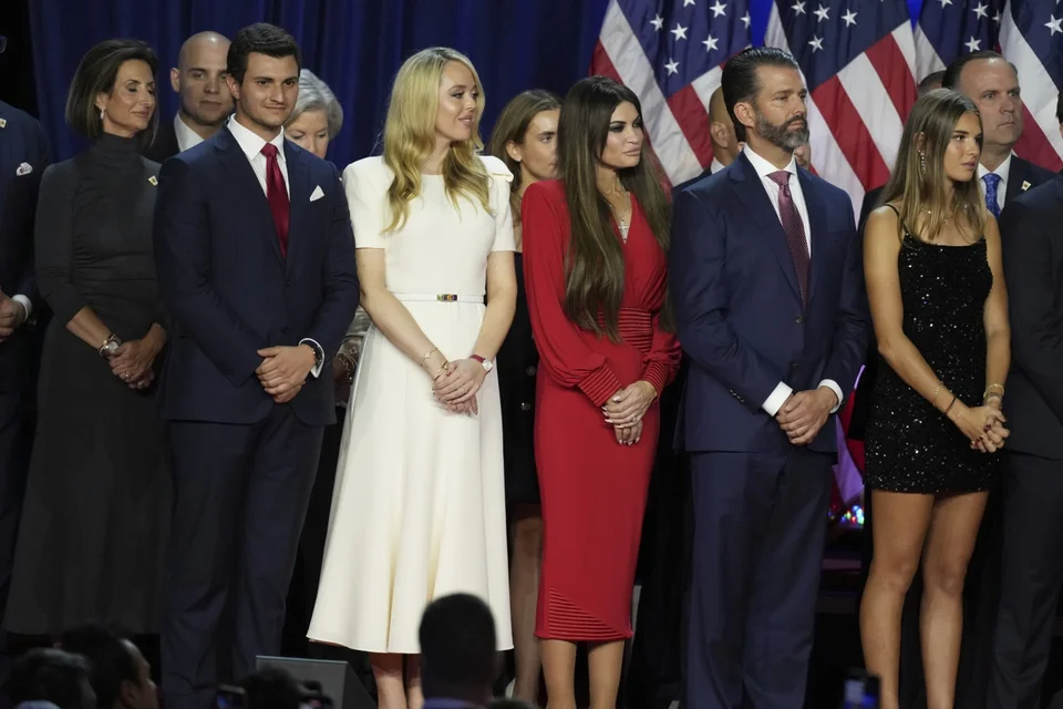 Η εγγονή του Ντόναλντ Τραμπ δίπλα στον πατέρα της, Ντον