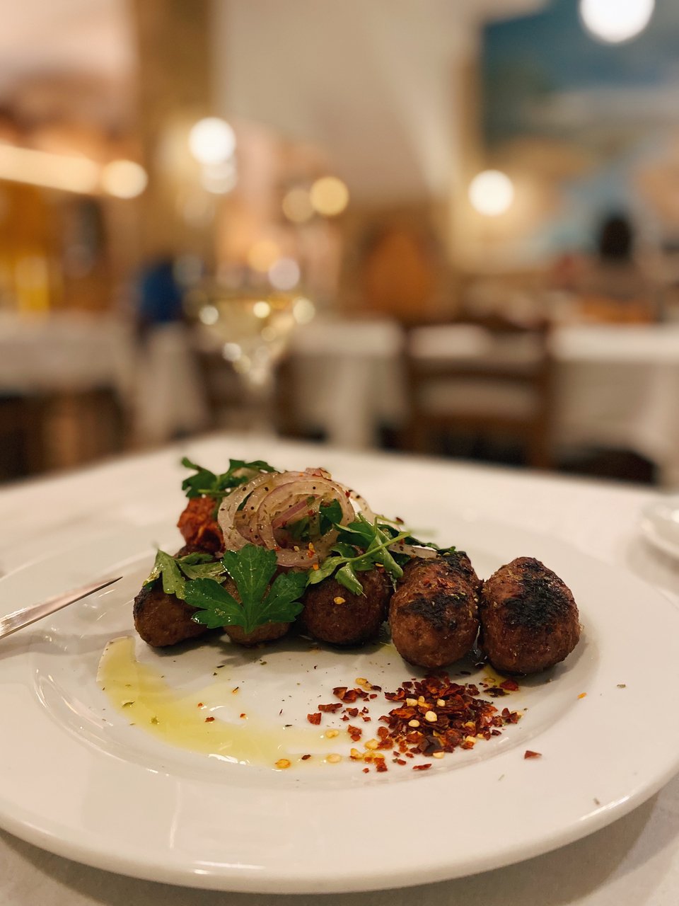 Κεμπάπ από μοσχάει και χοιρινό / Φωτογραφία: Μάνος Λειβαδάρος/iefimerida