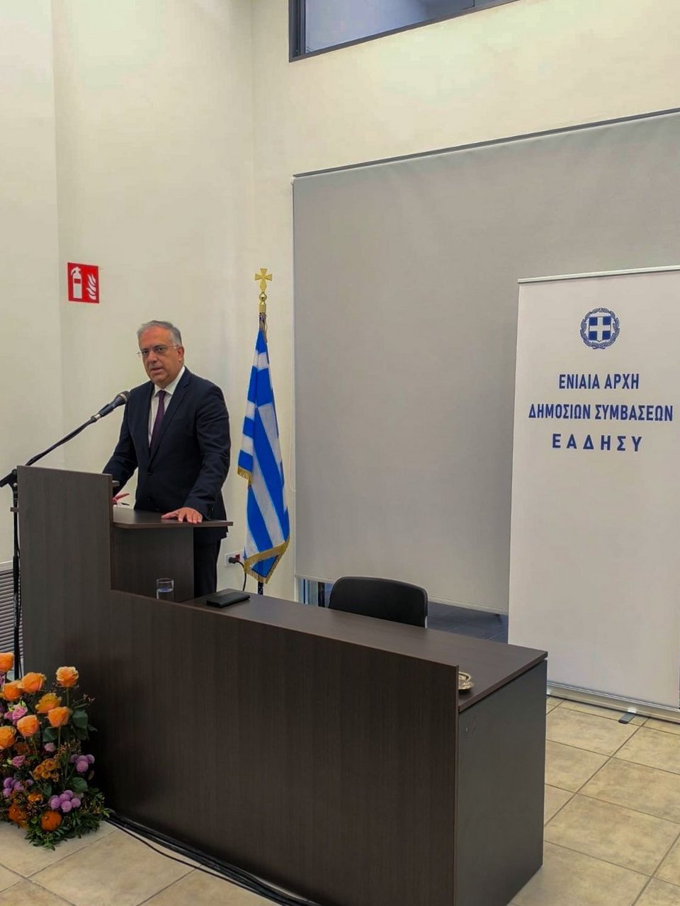 Ο Τάκης Θεοδωρικάκος στα εγκαίνια του νέου κτιρίου της ΕΑΔΗΣΥ