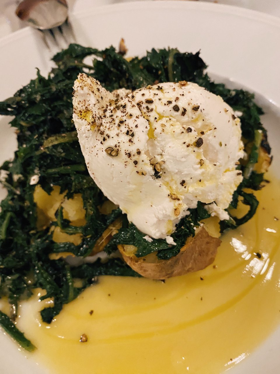 Ζοχοί με ψητή πατάτα στη θράκα και κατσικίσιο τυρί / Φωτογραφία: Μάνος Λειβαδάρος/iefimerida