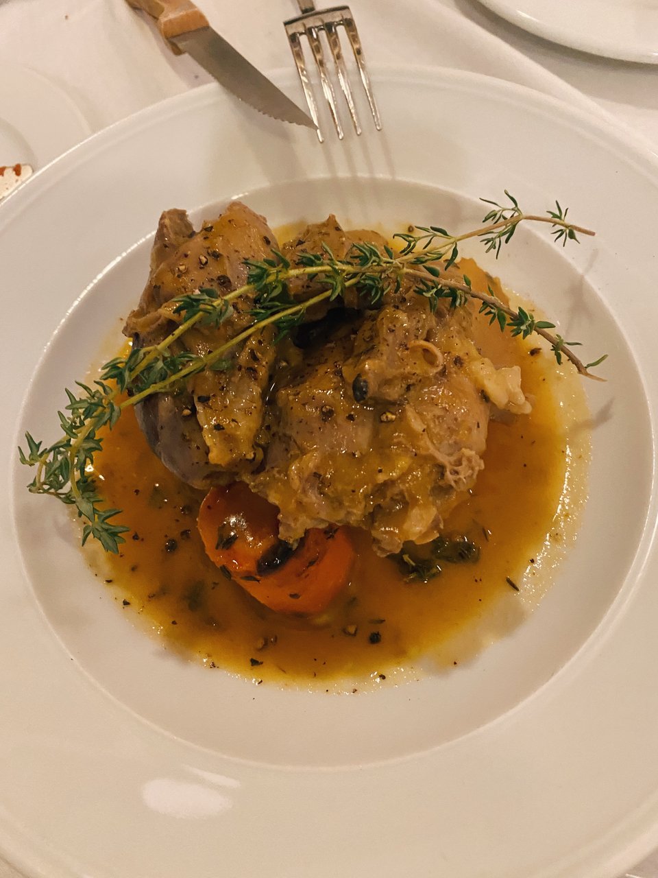 Το σιγοψημένο κατσικάκι στο φούρνο / Φωτογραφία: Μάνος Λειβαδάρος/iefimerida