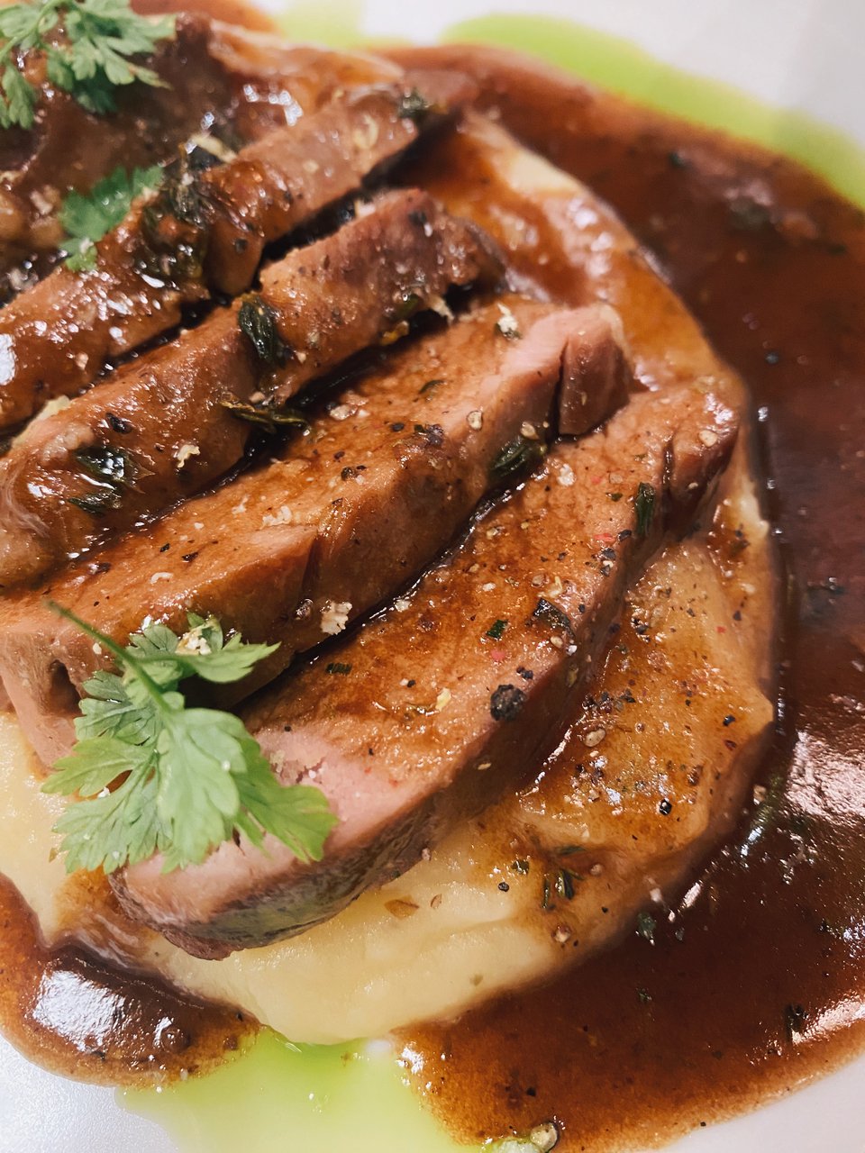 Ταλιάτα αρνιού με gravy / Φωτογραφία: Μάνος Λειβαδάρος/iefimerida