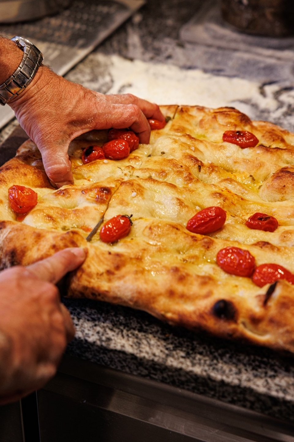 Λαχταριστή φοκάτσια με ντοματίνια