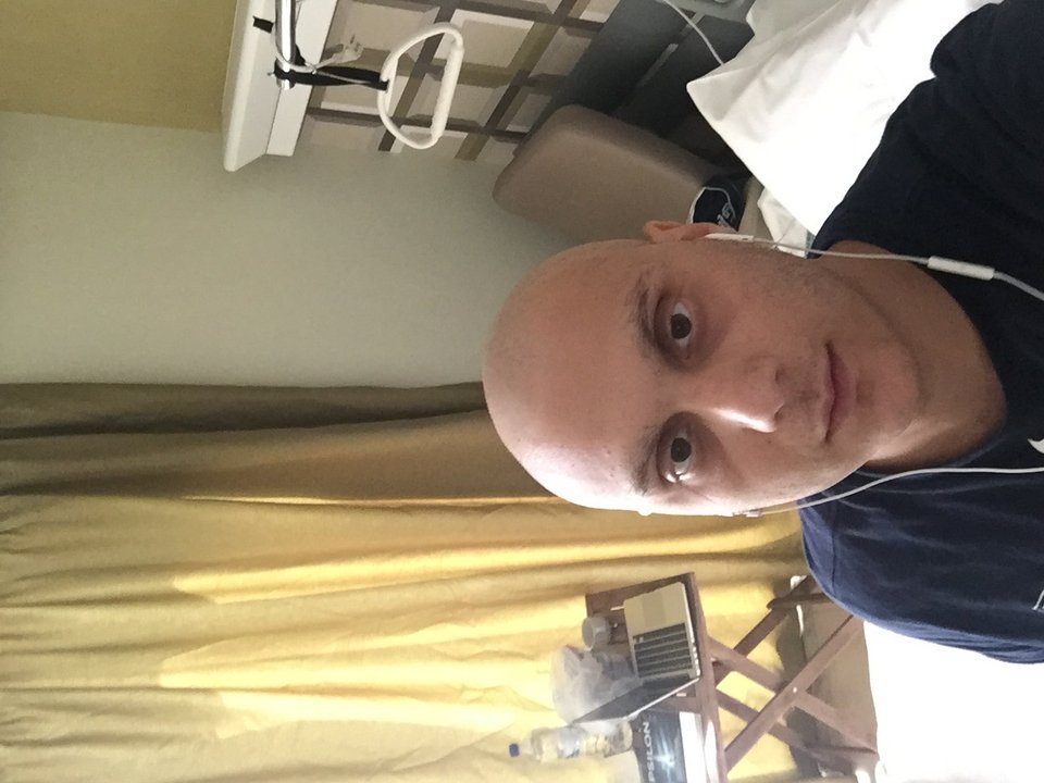 Ο Κωνσταντίνος Ράικος στο δωμάτιο του νοσοκομείου / iefimerida.gr