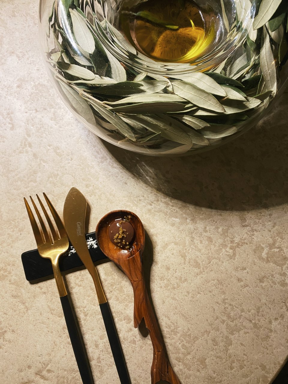 Ο επισκέπτης διαλέγει το λάδι της αρεσκείας του από μια λίστα εννέα επιλογών. 