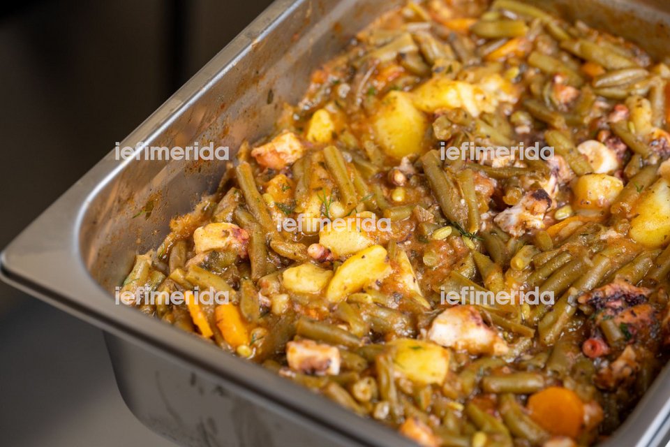 Στο εστιατόριο οι επισκέπτες θα βρουν παραδοσιακές αγιορείτικες συνταγές