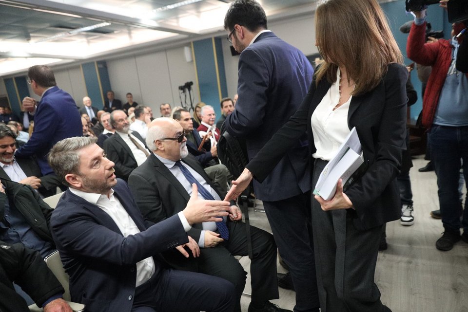 Ο Νίκος Ανδρουλάκης με τη Νίνα Κασιμάτη / Φωτογραφία: ΓΙΑΝΝΗΣ ΠΑΝΑΓΟΠΟΥΛΟΣ/EUROKINISSI