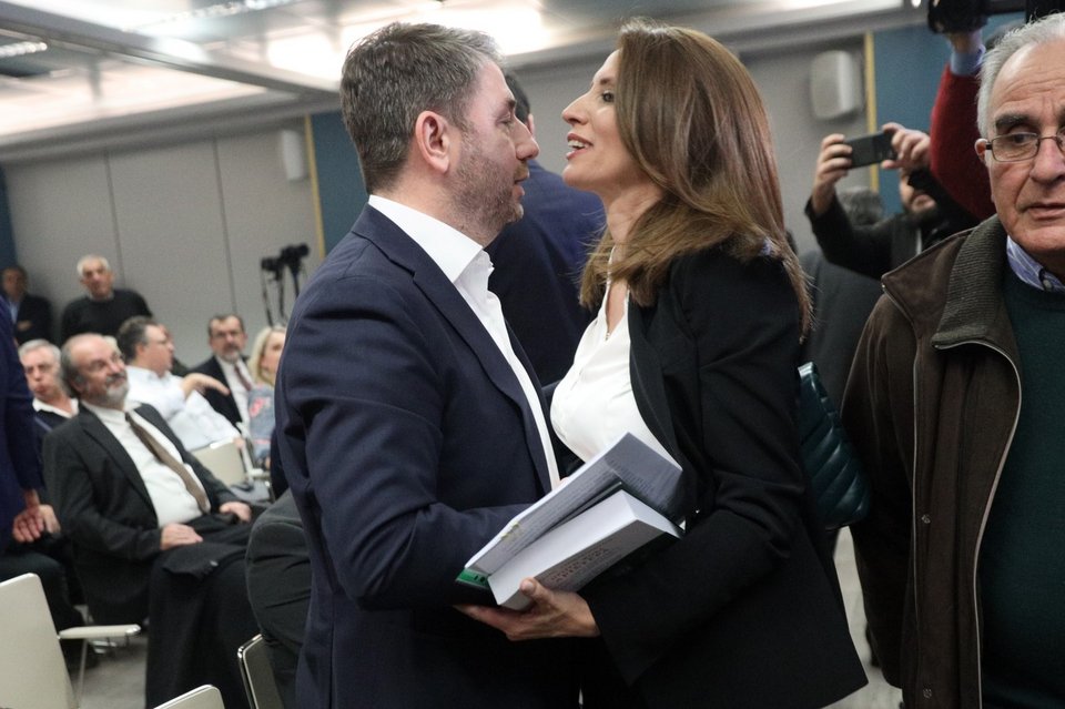 Ο Νίκος Ανδρουλάκης με τη Νίνα Κασιμάτη / Φωτογραφία: ΓΙΑΝΝΗΣ ΠΑΝΑΓΟΠΟΥΛΟΣ/EUROKINISSI