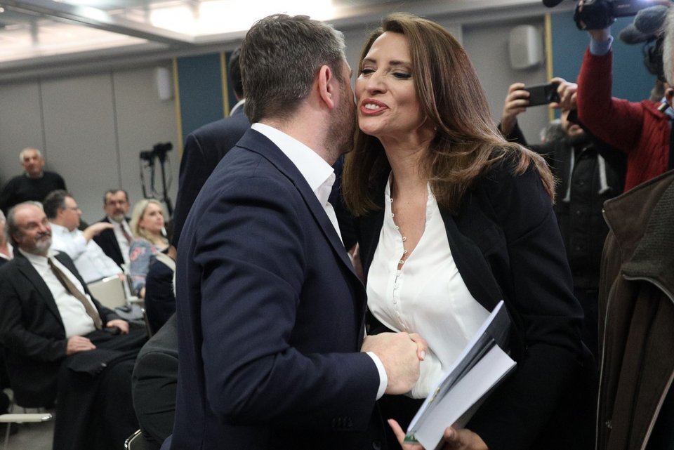 Ο Νίκος Ανδρουλάκης με τη Νίνα Κασιμάτη / Φωτογραφία: ΓΙΑΝΝΗΣ ΠΑΝΑΓΟΠΟΥΛΟΣ/EUROKINISSI