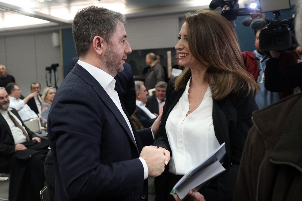 Ο Νίκος Ανδρουλάκης με τη Νίνα Κασιμάτη / Φωτογραφία: ΓΙΑΝΝΗΣ ΠΑΝΑΓΟΠΟΥΛΟΣ/EUROKINISSI