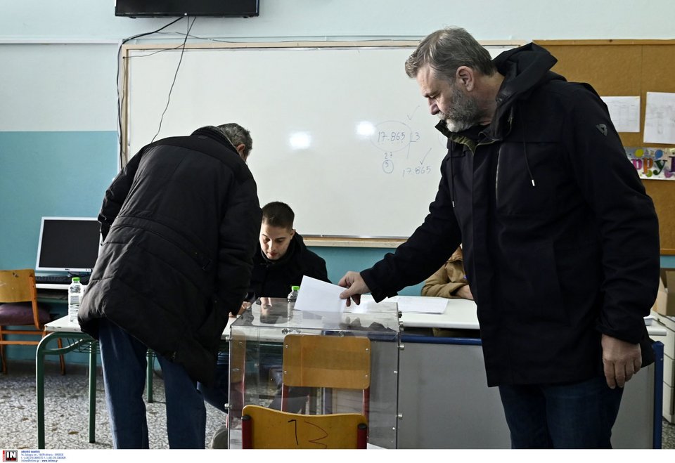 Ο Απόστολος Γκλέτσος ψηφίζει