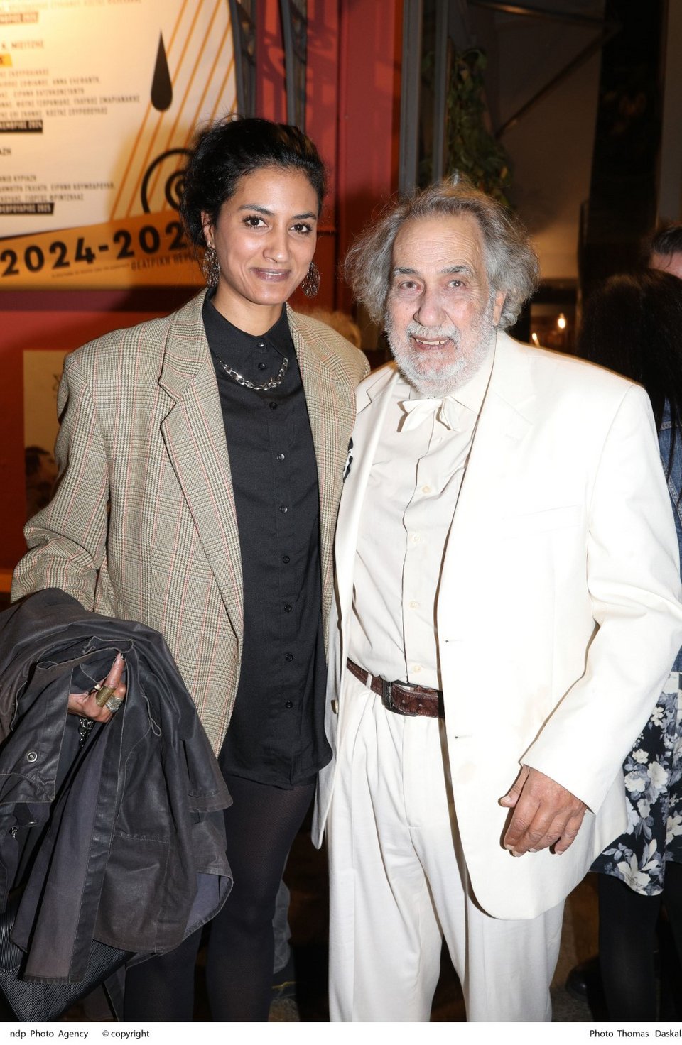 Η Ορόρα Μαριόν Αρζόγλου, με τον πατέρα της, Κώστα Αρζόγλου