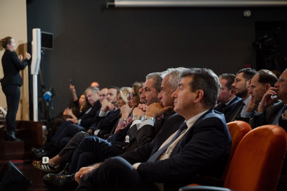 Ο υπουργός προστασίας του Πολίτη Μιχάλης Χρυσοχοΐδης, ο υπουργός Επικρατείας Μάκης Βορίδης, ο Πρόεδρος και Διευθύνων Σύμβουλος του Ομίλου AKTOR Αλέξανδρος Εξάρχου, η σύμβουλος έκδοσης του iefimerida.gr Σοφία Γιαννακά