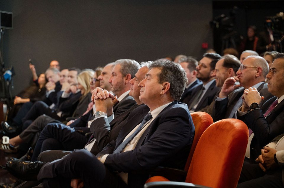 Ο υπουργός προστασίας του Πολίτη Μιχάλης Χρυσοχοΐδης, ο υπουργός Επικρατείας Μάκης Βορίδηςκαι ο Πρόεδρος και Διευθύνων Σύμβουλος του Ομίλου AKTOR Αλέξανδρος Εξάρχου