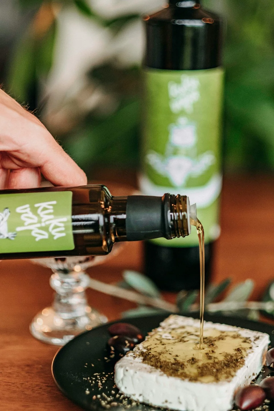 Φέτα με λάδι, ρίγανη και ελιές