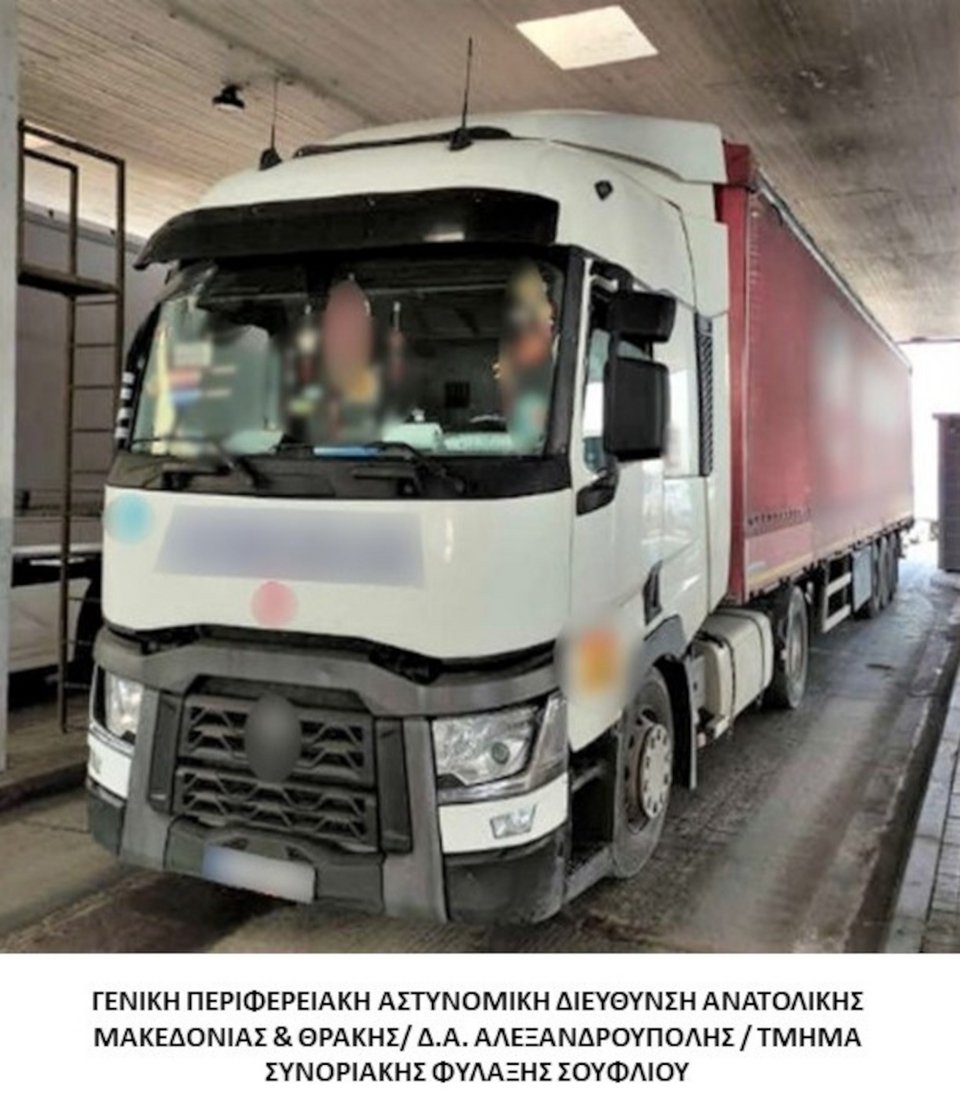 Εντόπισαν επτα μετανάστες σε φορτηγο