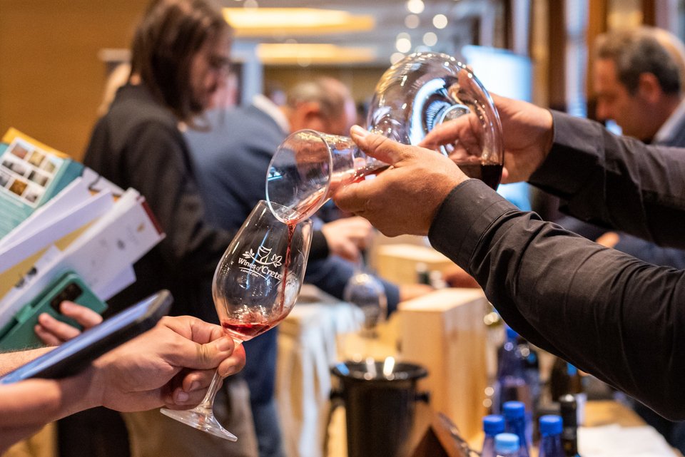 Ανακαλύψτε το Βιδιανό, το Λιάτικο, το Θραψαθήρι, το Ρωμέικο, τη Βηλάνα και άλλους θησαυρούς του Κρητικού Αμπελώνα