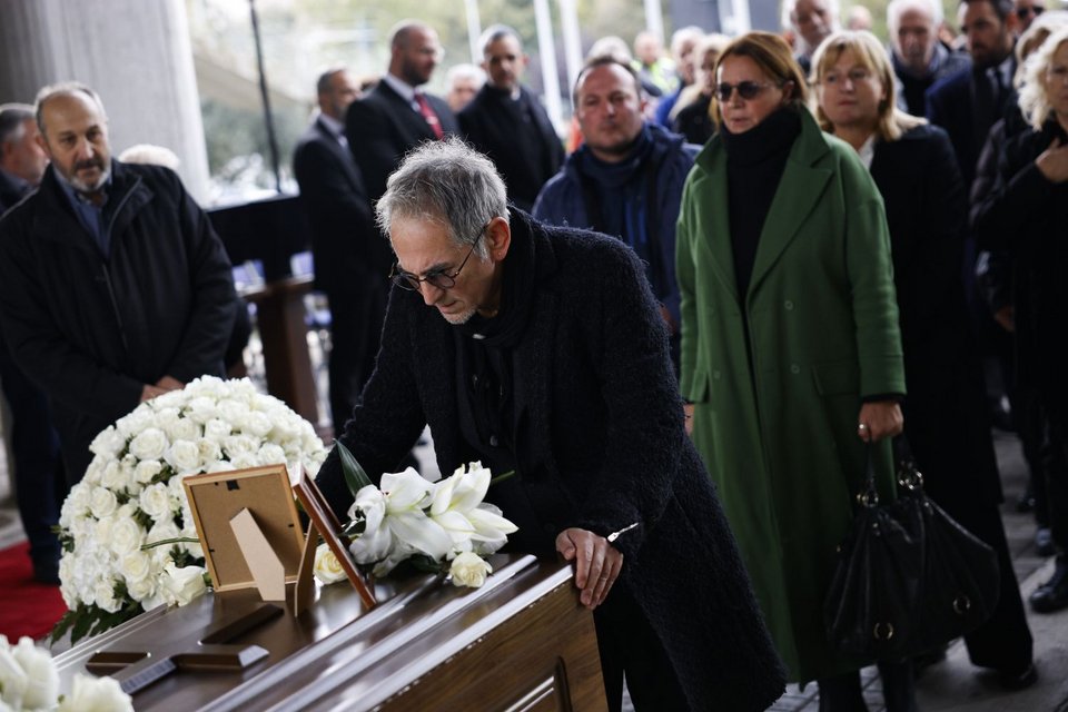 «Έζησες, πρόσφερες, είμαστε βαθιά ευγνώμονες», γράφουν στο βιβλίο συλλυπητηρίων