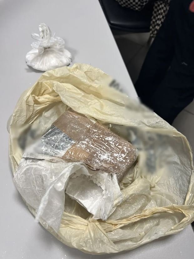 Η κοκαΐνη που βρήκε η ΕΛ.ΑΣ. στην κατοχή της 39χρονης