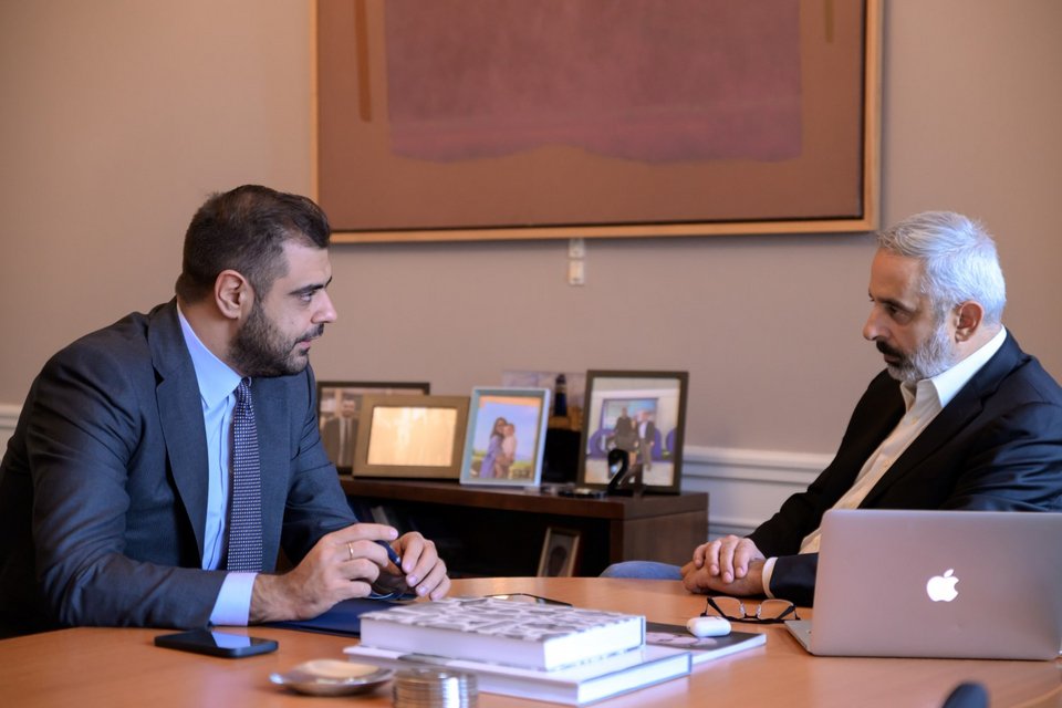 Ο Παύλος Μαρινάκης μιλά στον αρχισυντάκτη του iefimerida.gr Άγγελο Μόσχοβα -Φωτογραφία: Πέννυ Καραχάλιου