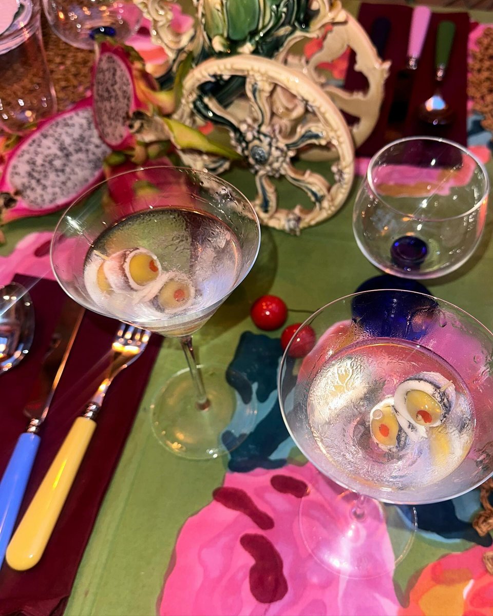 Μαρτίνι σπιτικά σε γιορτινό τραπέζι του Max Hurd / Φωτογραφία: maximilianhurd/Instagram