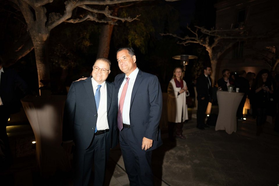 Ο Γενικός Διευθυντής Επικοινωνίας του ομίλου AKTOR, Γιώργος Τσαπρούνης με τον υπουργό Υγείας Αδωνι Γεωργιάδη