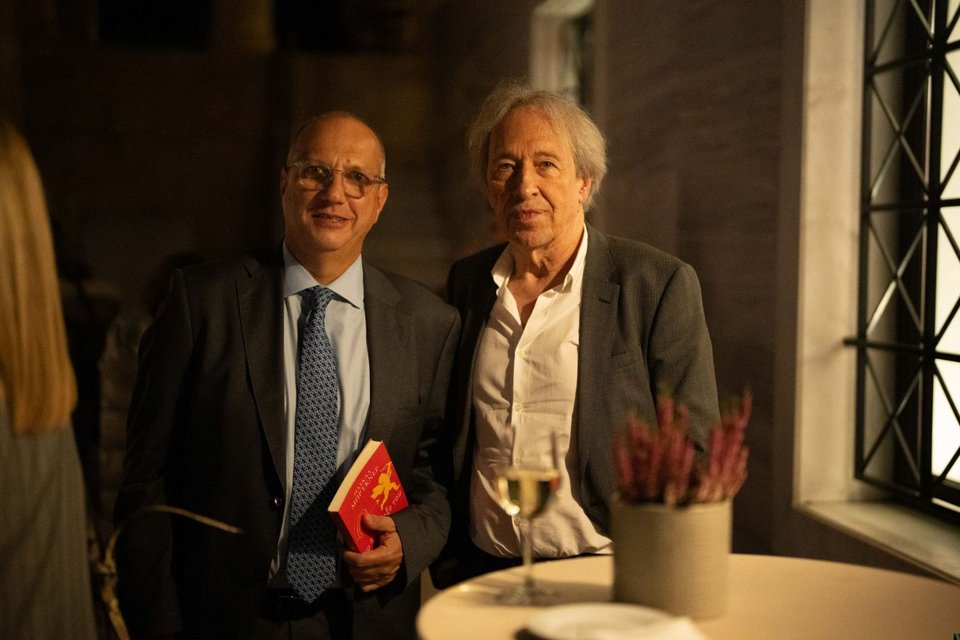 Ο Γιάννης Οικονόμου με τον Πασκάλ Μπρυκνέρ 