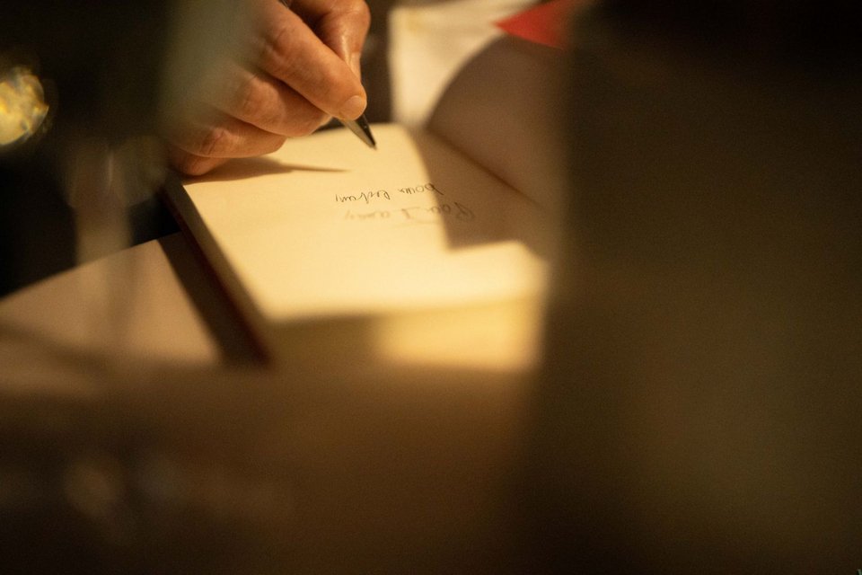 Ο Πασκάλ Μπρικνέρ υπέγραψε βιβλία 