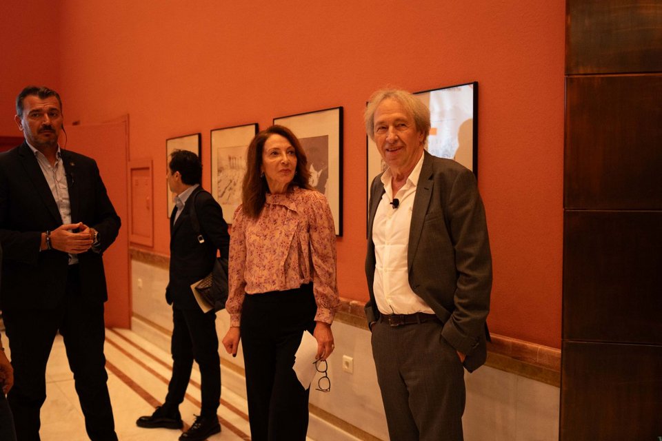 Η Σύμβουλος Εκδοσης του iefimerida.gr Σοφία Γιαννακά με τον Πασκάλ Μπρικνέρ